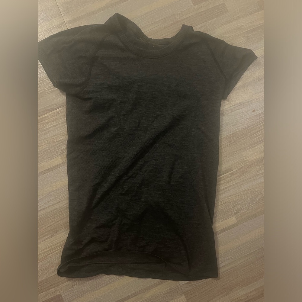 Dark Gray lulu swiftly, tags got ripped out but size 4! barely worn